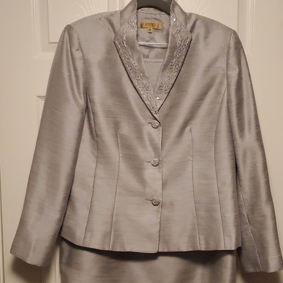 Kasper Dresses & Skirts - Kasper 2-piece Skirtsuit